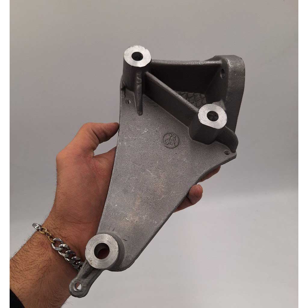 پایه دسته موتور سمت راست سه پیچ